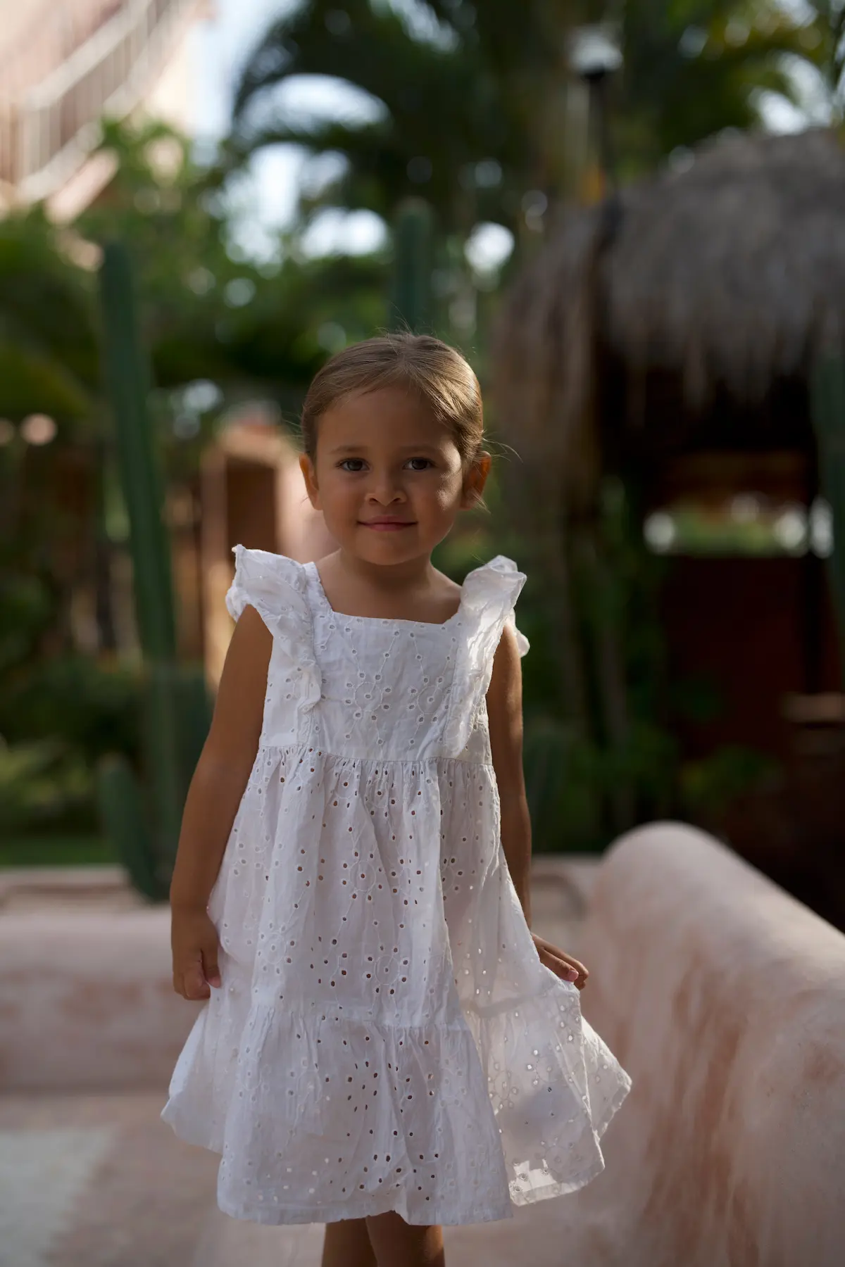 Lifestyle — Rosa on a bench